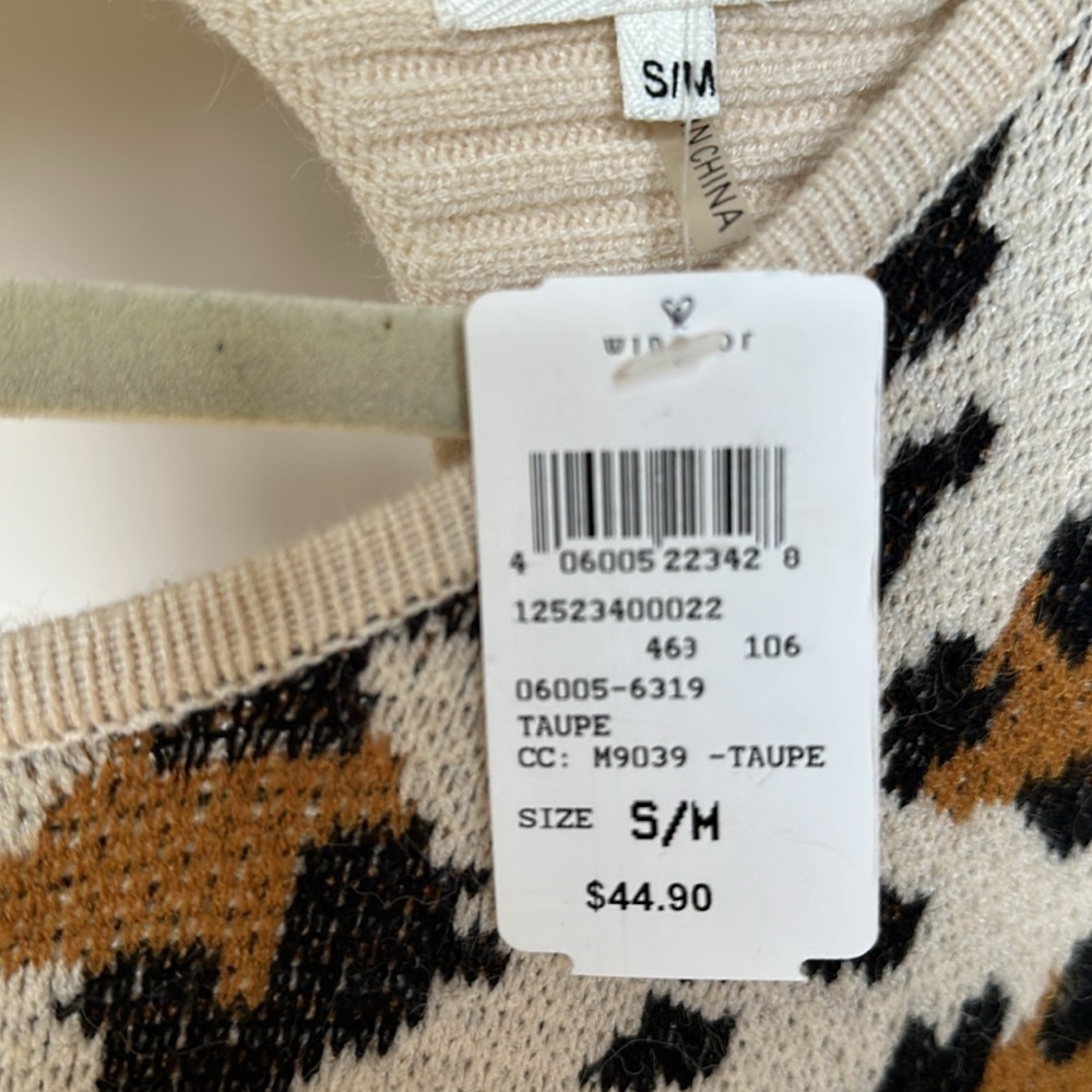 Leopard Print Open Back Sweater - Picture 10 of 11